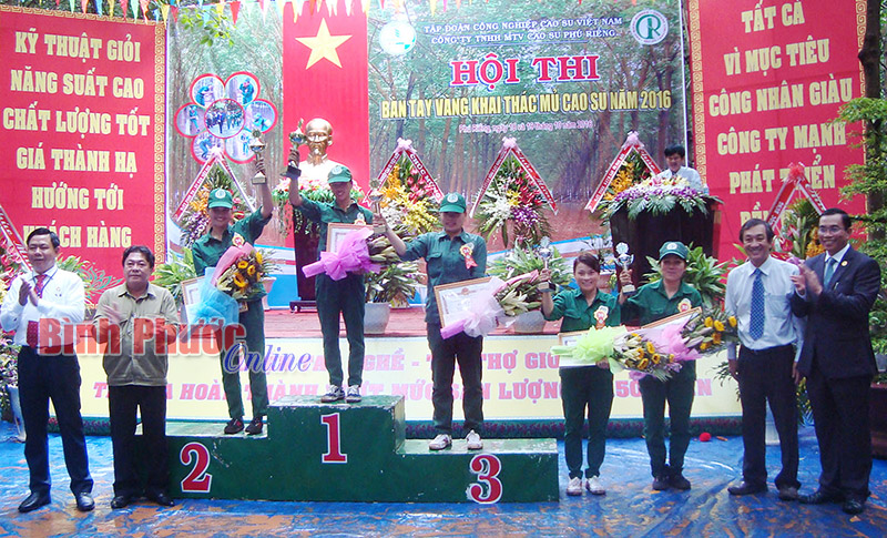 Hội thi &ldquo;b&agrave;n tay v&agrave;ng&rdquo; c&ocirc;ng ty TNHH MTV cao su ph&uacute; riềng: Nữ c&ocirc;ng nh&acirc;n Trần Thị Hường đoạt giải nhất