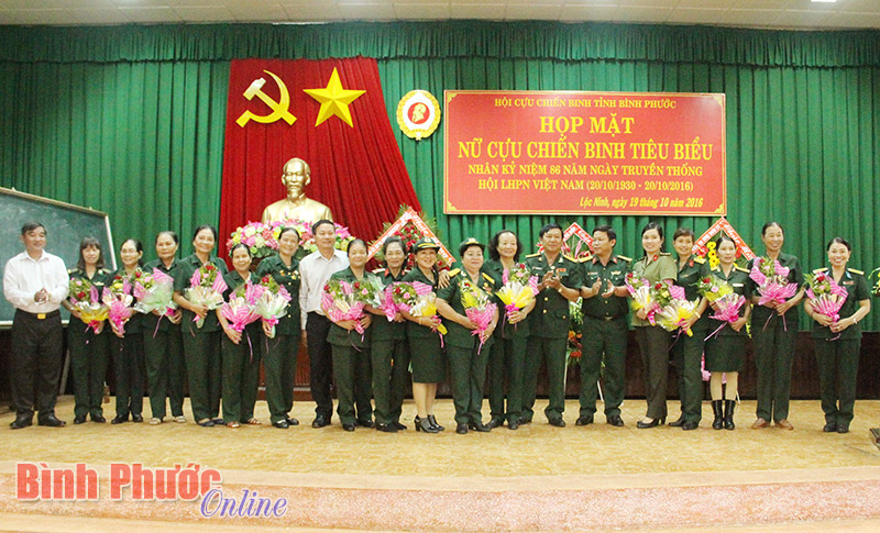 Họp mặt nữ CCB tiêu biểu