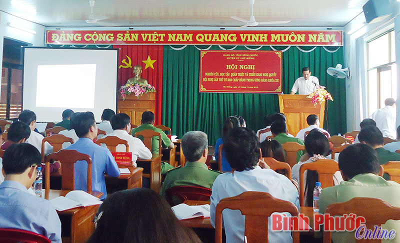 Huyện ủy Ph&uacute; Riềng v&agrave; Thị ủy B&igrave;nh Long qu&aacute;n triệt Nghị quyết TW4 kh&oacute;a XII