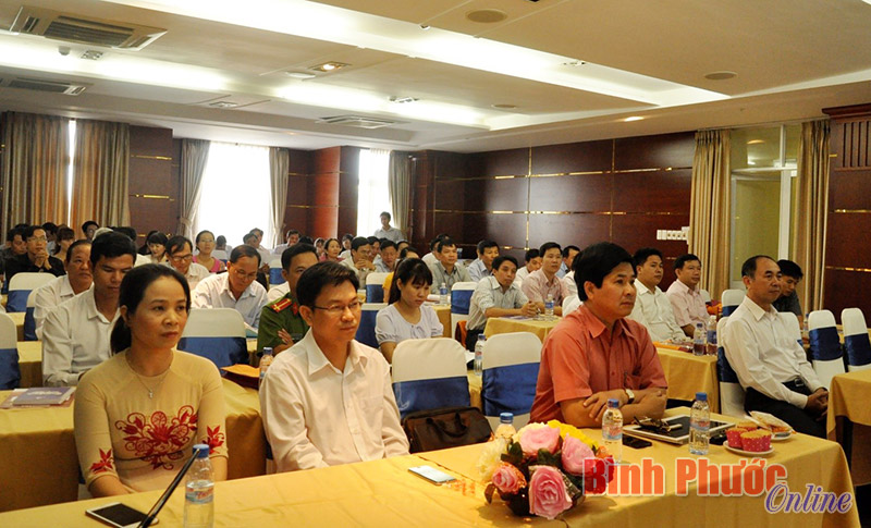 Bồi dưỡng cập nhật kiến thức chăm sóc sức khỏe cán bộ