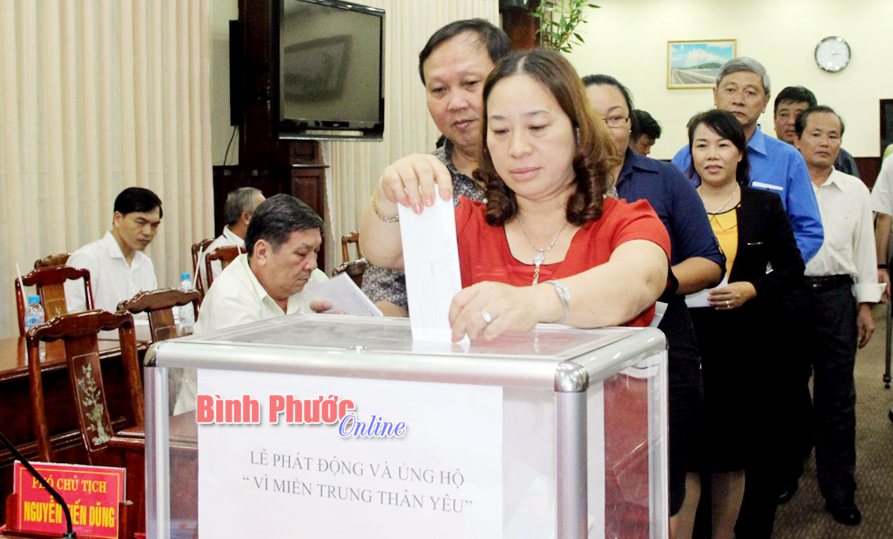 Công đoàn Giáo dục Đồng Xoài phát động ủng hộ đồng bào miền Trung bị lũ lụt