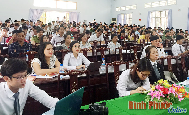 Đồng Ph&uacute;: 200 người được phổ biến, gi&aacute;o dục v&agrave; tư vấn ph&aacute;p luật