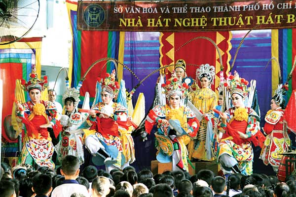 Gian nan giữ nghề h&aacute;t bội