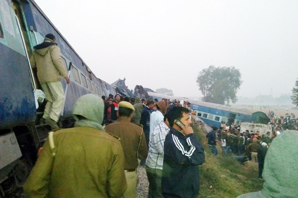 Tàu lửa trật đường ray ở Ấn Độ, ít nhất 91 người thiệt mạng