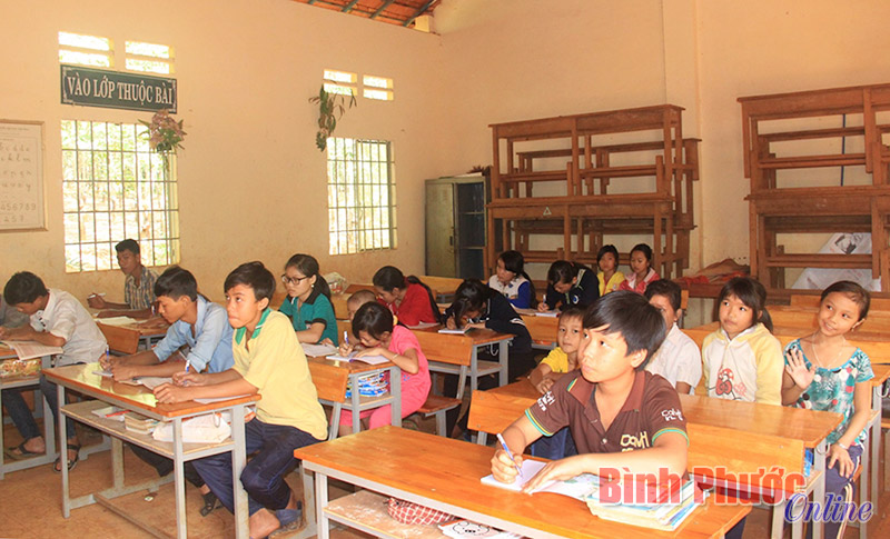 Kh&oacute; ph&aacute;t triển đảng vi&ecirc;n ở v&ugrave;ng s&acirc;u, xa