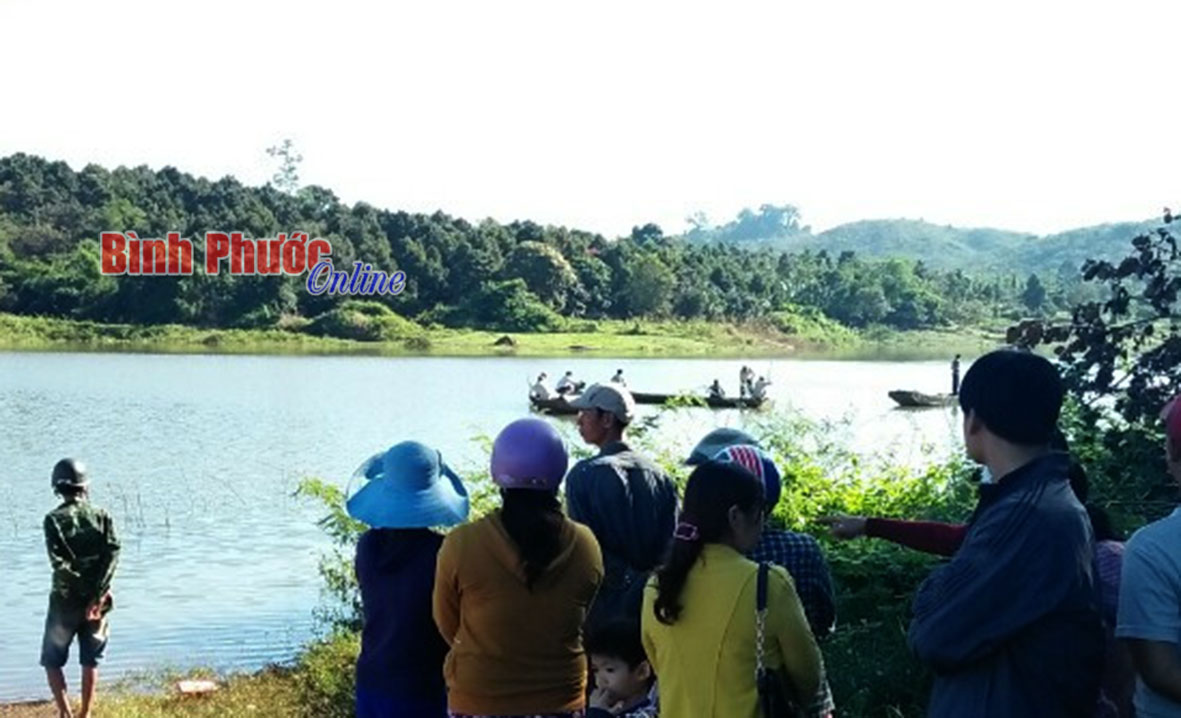 Lãnh đạo huyện Bù Đăng thăm gia đình nạn nhân bị lật thuyền