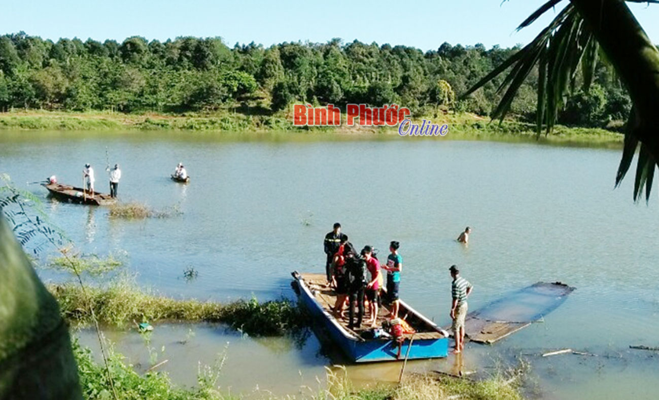 Lật thuyền trên sông Lấp: Nạn nhân đều trong một đại gia đình