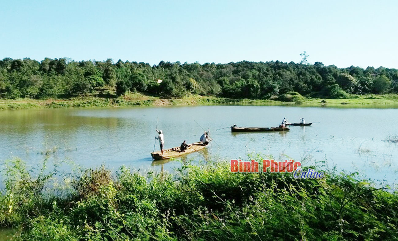 Bình Phước: Lật thuyền trên sông Lấp, 4 người tử vong