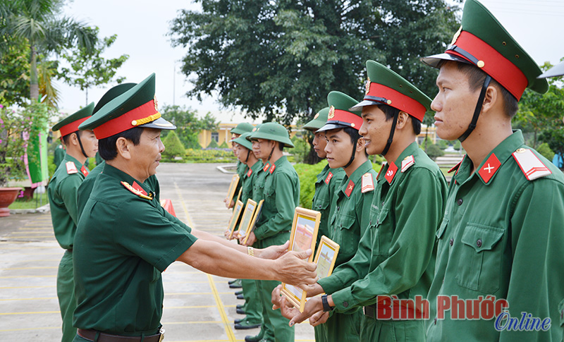 LLVT B&igrave;nh Phước 20 năm vững bước dưới qu&acirc;n kỳ