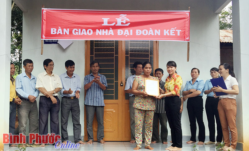  Lộc Thiện b&agrave;n giao 2 căn nh&agrave; đại đo&agrave;n kết cho hộ ngh&egrave;o