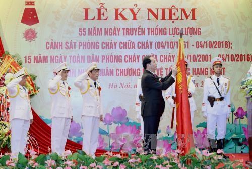 Chủ tịch nước Trần Đại Quang dự Lễ kỷ niệm 55 năm Ng&agrave;y truyền thống lực lượng Cảnh s&aacute;t Ph&ograve;ng ch&aacute;y, chữa ch&aacute;y