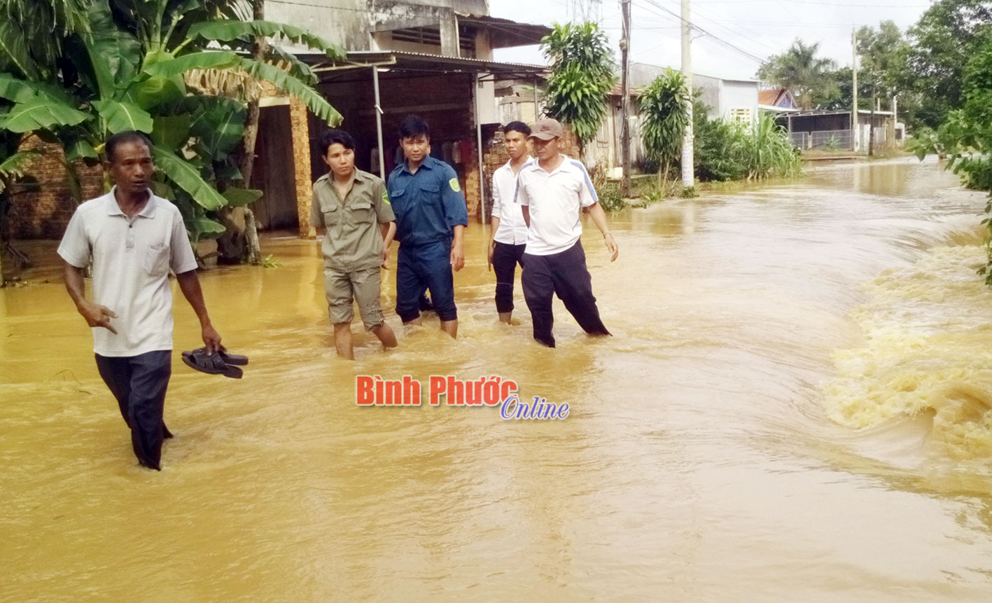 Mưa lớn gây ngập úng cục bộ tại thị xã Đồng Xoài