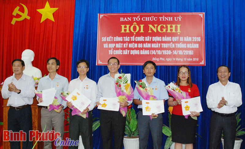 Qu&yacute; IV năm 2016: Ban Tổ chức tham mưu x&acirc;y dựng đề &aacute;n nhất thể h&oacute;a một số chức danh