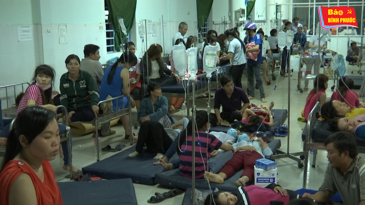 [Video] 80 công nhân nhập viện sau bữa ăn tăng ca