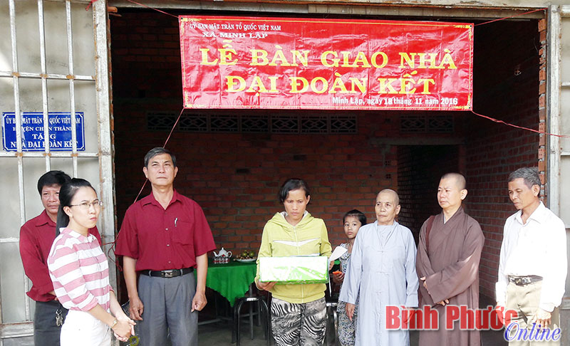 Chơn Thành bàn giao 4 căn nhà đại đoàn kết cho hộ nghèo