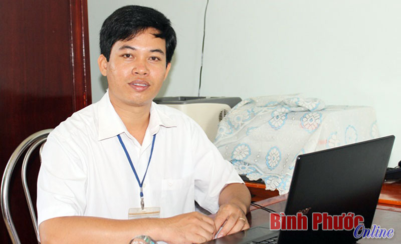 Nh&agrave; gi&aacute;o Phạm Tiến H&ugrave;ng tận t&acirc;m với nghề