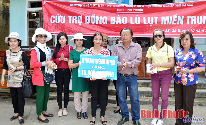 Những phần quà nghĩa tình của Bình Phước đã đến với bà con vùng lũ miền Trung