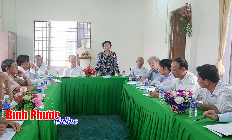 Ph&oacute; chủ tịch Trung ương Hội Người cao tuổi l&agrave;m việc tại x&atilde; Tiến Hưng