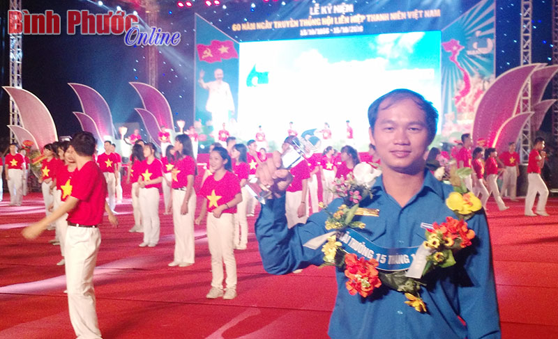 Anh Phạm Viết Nhật Linh vinh dự nhận giải thưởng “15 tháng 10”
