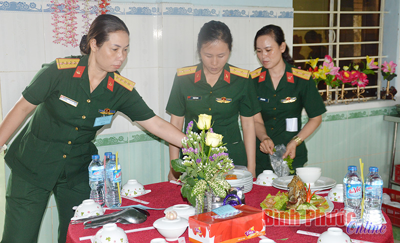 Bộ chỉ huy Qu&acirc;n sự tỉnh họp mặt kỷ niệm ng&agrave;y Phụ nữ Việt Nam