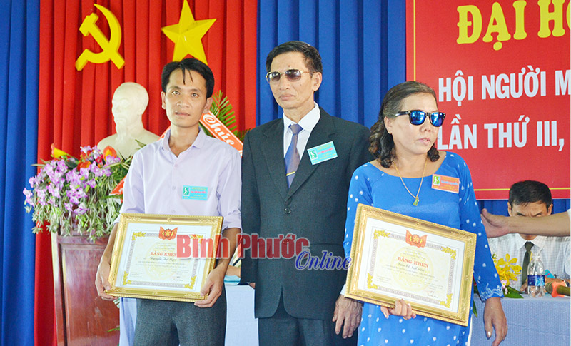 B&agrave; Nguyễn Thị Ngọc tiếp tục được bầu l&agrave;m Chủ tịch Hội Người m&ugrave; huyện Chơn Th&agrave;nh