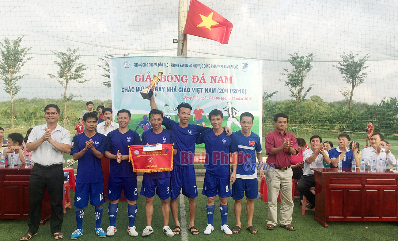 Đồng Phú tổ chức giải bóng đá mừng Ngày nhà giáo Việt Nam 20-11