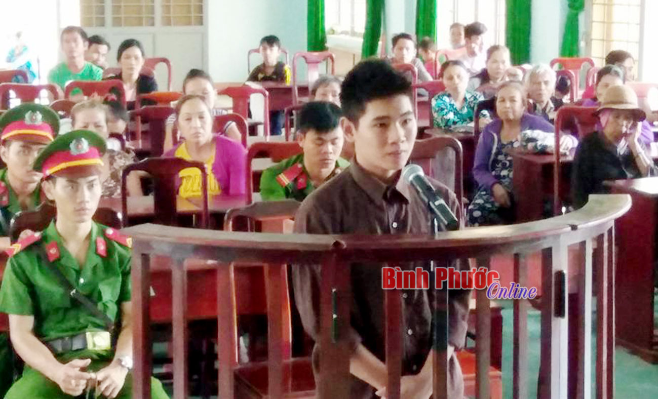 Vào Ban chỉ huy Quân sự xã trộm tài sản – lãnh án 9 tháng tù