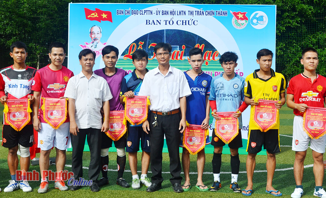 Trên 100 đoàn viên, thanh niên Chơn Thành thi đấu bóng đá kỷ niệm 60 năm truyền thống Hội LHTN