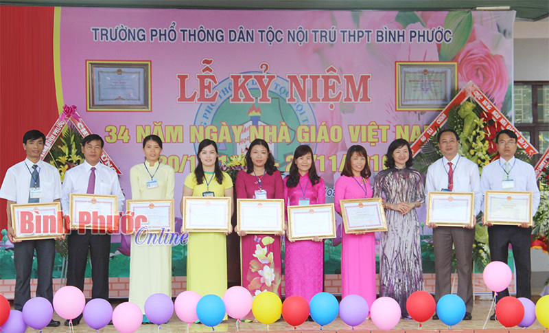 Trường THPT Dân tộc nội trú tỉnh kỷ niệm 34 năm ngày nhà giáo Việt Nam