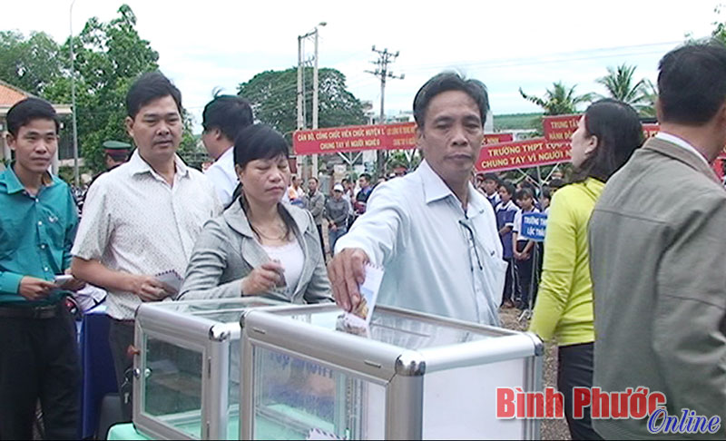 Lộc Ninh khai mạc ngày hội “Hành động vì người nghèo” năm 2017