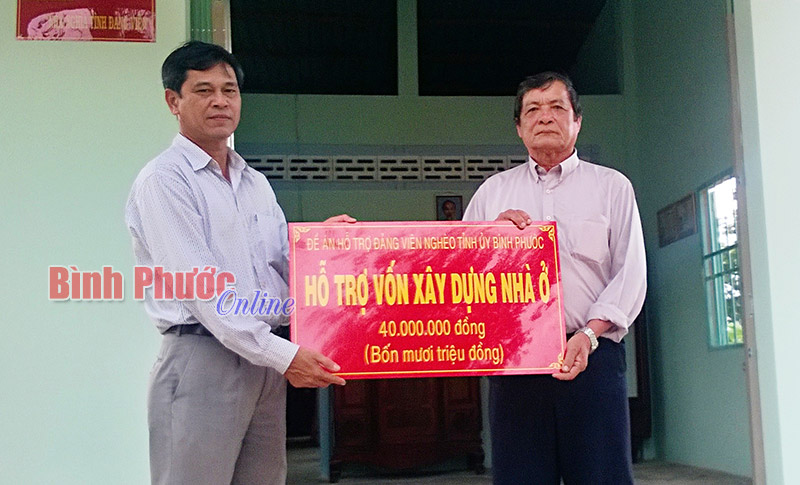 Thêm 2 căn nhà nghĩa tình tặng đảng viên nghèo