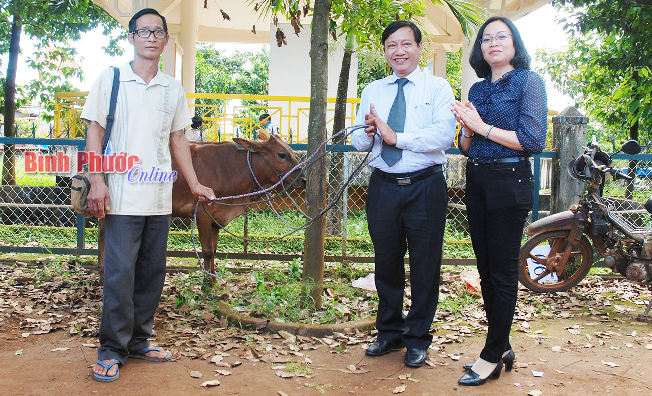 Trao cơ hội thay đổi đời sống người nghèo huyện Bù Đăng