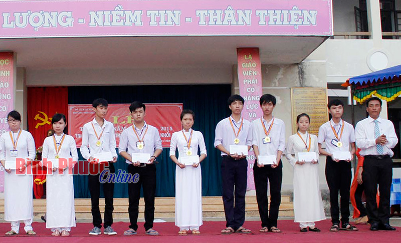 Trường THPT Hùng Vương - 10 năm một chặng đường