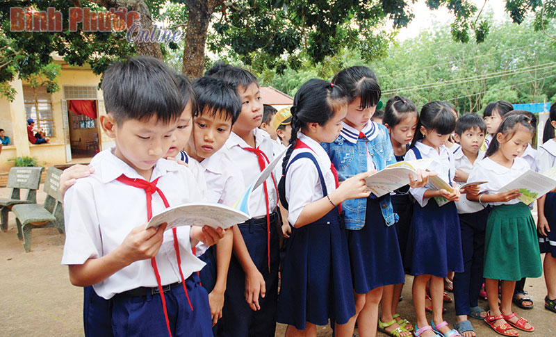 Trường tiểu học Lộc Thiện được trang bị 300 đầu sách mới