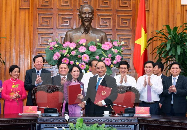 K&yacute; kết phối hợp giữa Ban D&acirc;n vận TW v&agrave; Ban C&aacute;n sự Đảng Ch&iacute;nh phủ