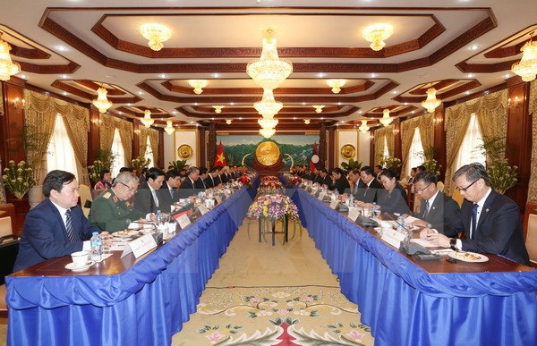 Việt Nam v&agrave; L&agrave;o tiến h&agrave;nh k&yacute; kết bảy văn kiện hợp t&aacute;c