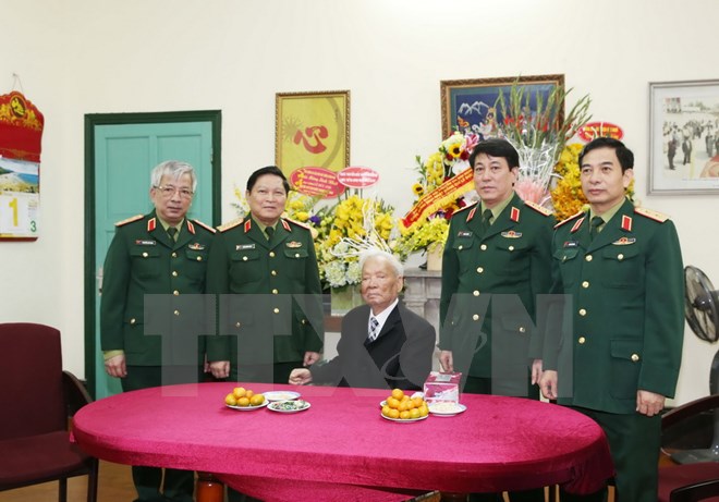 Đoàn Quân ủy Trung ương đến mừng thọ Đại tướng Lê Đức Anh