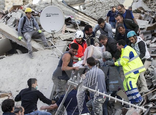 Italy dùng máy bay không người lái giám sát khu vực bị động đất