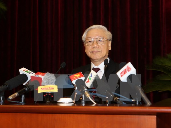 Trung ương thẳng thắn chỉ ra những biểu hiện suy tho&aacute;i