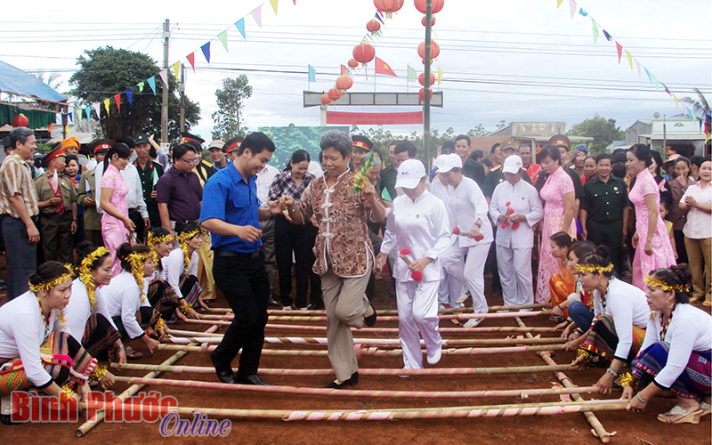 Vẫn c&ograve;n &ldquo;lạm ph&aacute;t&rdquo; danh hiệu văn h&oacute;a