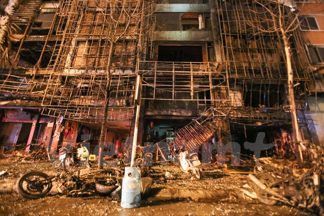 Hiện trường kinh hoàng sau vụ cháy quán karaoke ở phố Trần Thái Tông