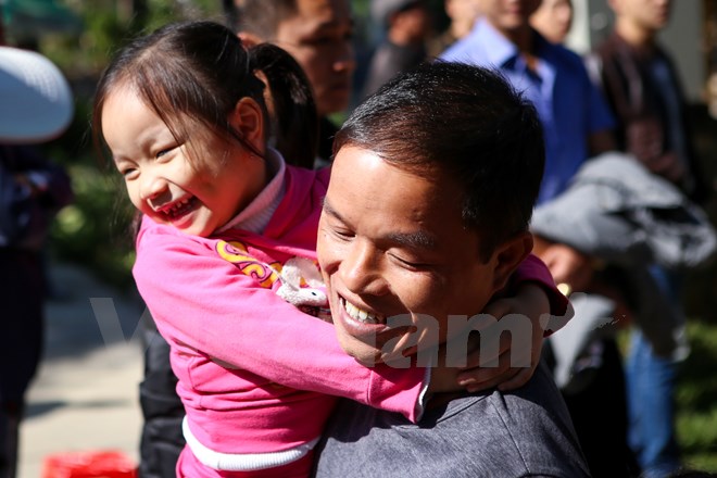 Khoảnh khắc hạnh ph&uacute;c ng&agrave;y đặc x&aacute; phạm nh&acirc;n năm 2016