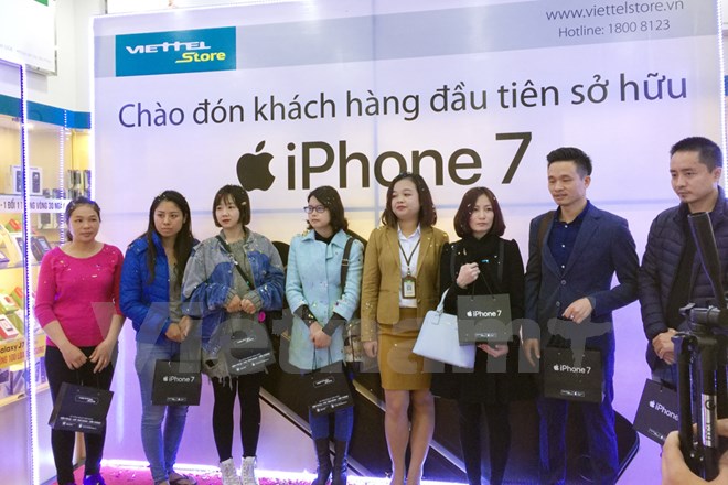 iPhone 7, iPhone 7S chính hãng đến tay người tiêu dùng Việt Nam