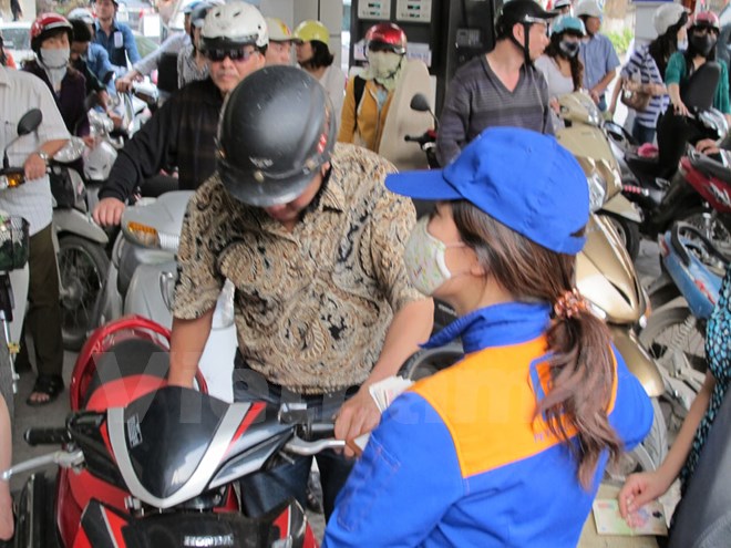 Từ 15 giờ ngày 19-11, giá xăng dầu trong nước đồng loạt giảm