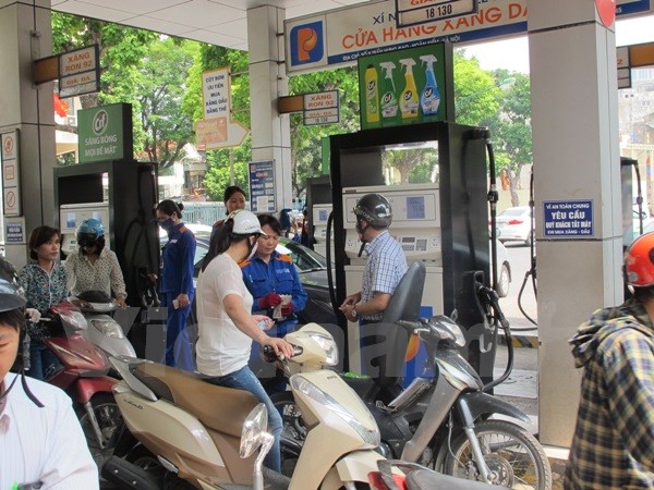 Từ 16 giờ 30 phút ngày 5-10, xăng Ron 92 tăng thêm 172 đồng mỗi lít