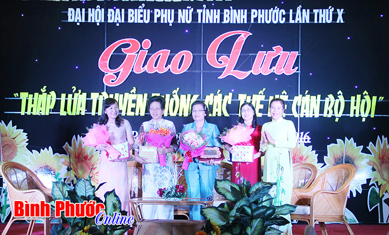 Giao lưu c&aacute;c thế hệ c&aacute;n bộ Hội phụ nữ tỉnh B&igrave;nh Phước