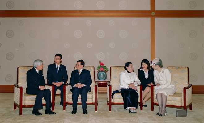 Những h&igrave;nh ảnh rất dung dị của Nhật ho&agrave;ng Akihito v&agrave; Ho&agrave;ng hậu