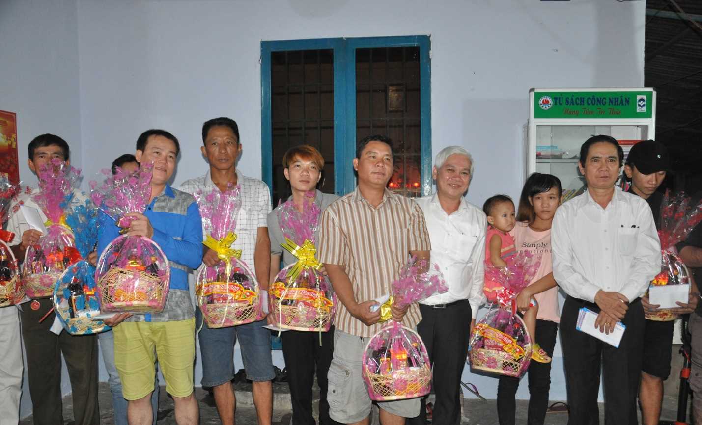 [Video] Bí thư Tỉnh ủy thăm, chúc tết công nhân KCN Minh Hưng - Hàn Quốc