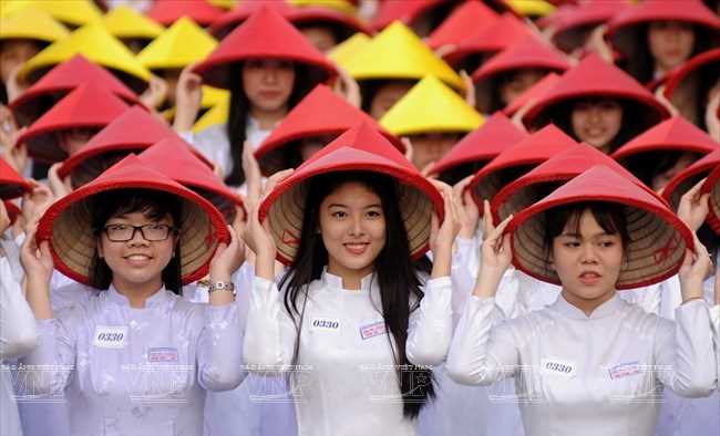 N&eacute;t duy&ecirc;n d&aacute;ng vẹn nguy&ecirc;n của &aacute;o d&agrave;i Việt qua c&aacute;c thời đại