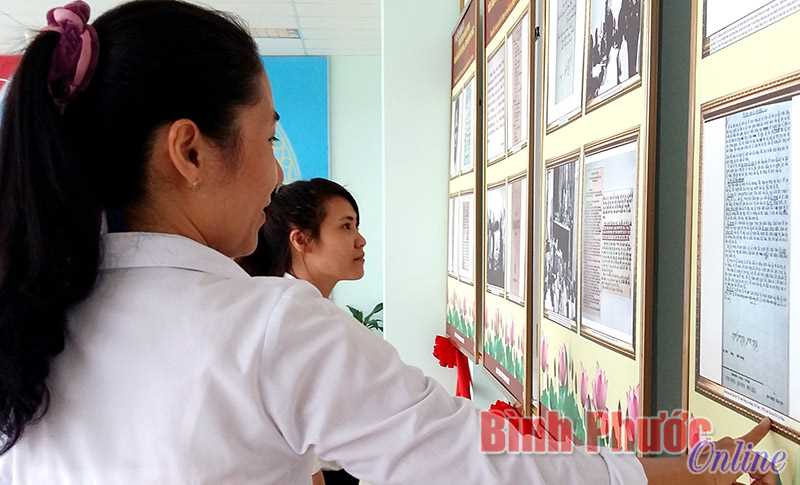 Bảo t&agrave;ng tỉnh trưng b&agrave;y ảnh chuy&ecirc;n đề &ldquo;Chủ tịch Hồ Ch&iacute; Minh với vấn đề x&acirc;y dựng, chỉnh đốn Đảng&rdquo;